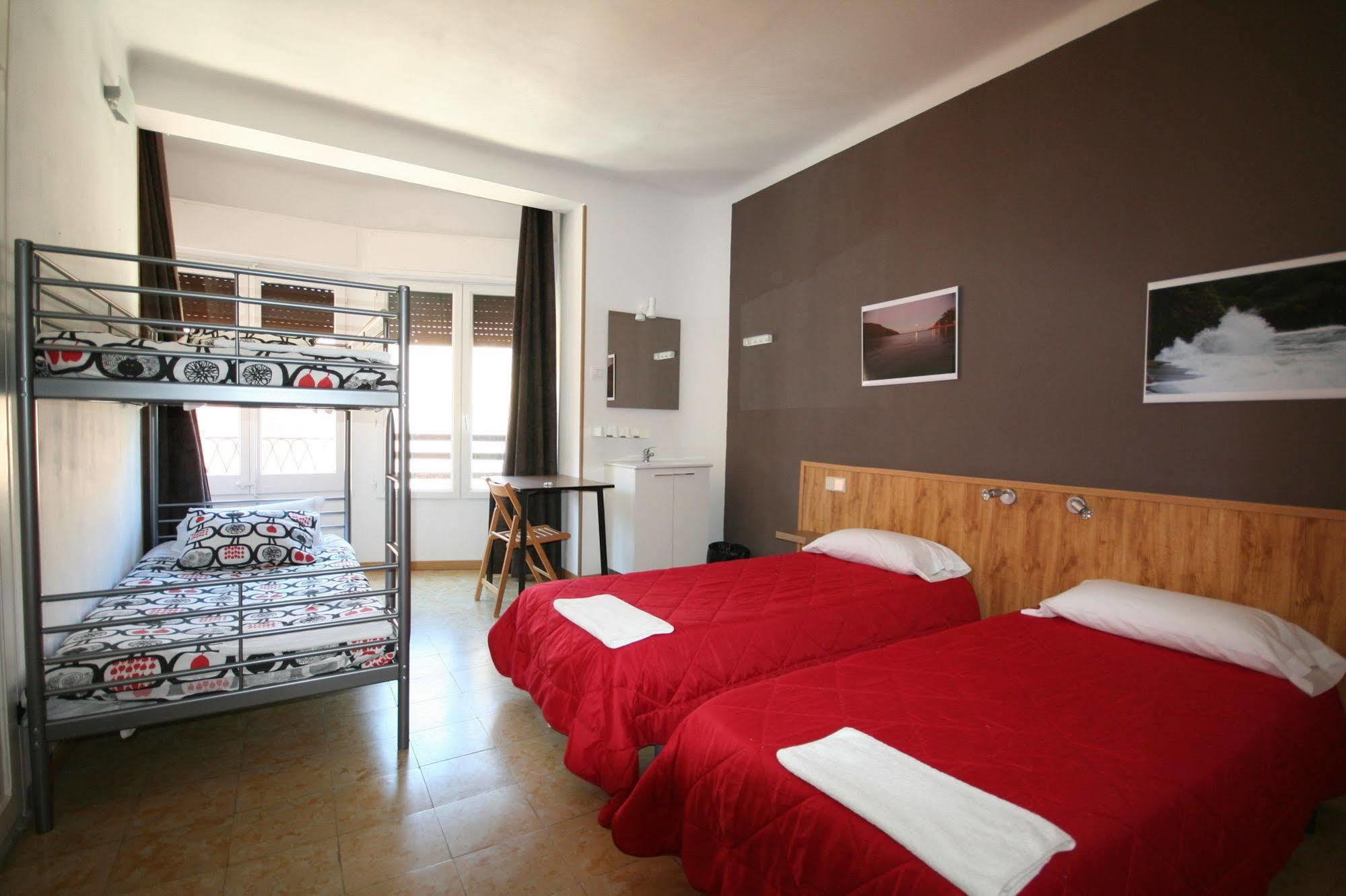 Hostal Juventus Портбоу Экстерьер фото