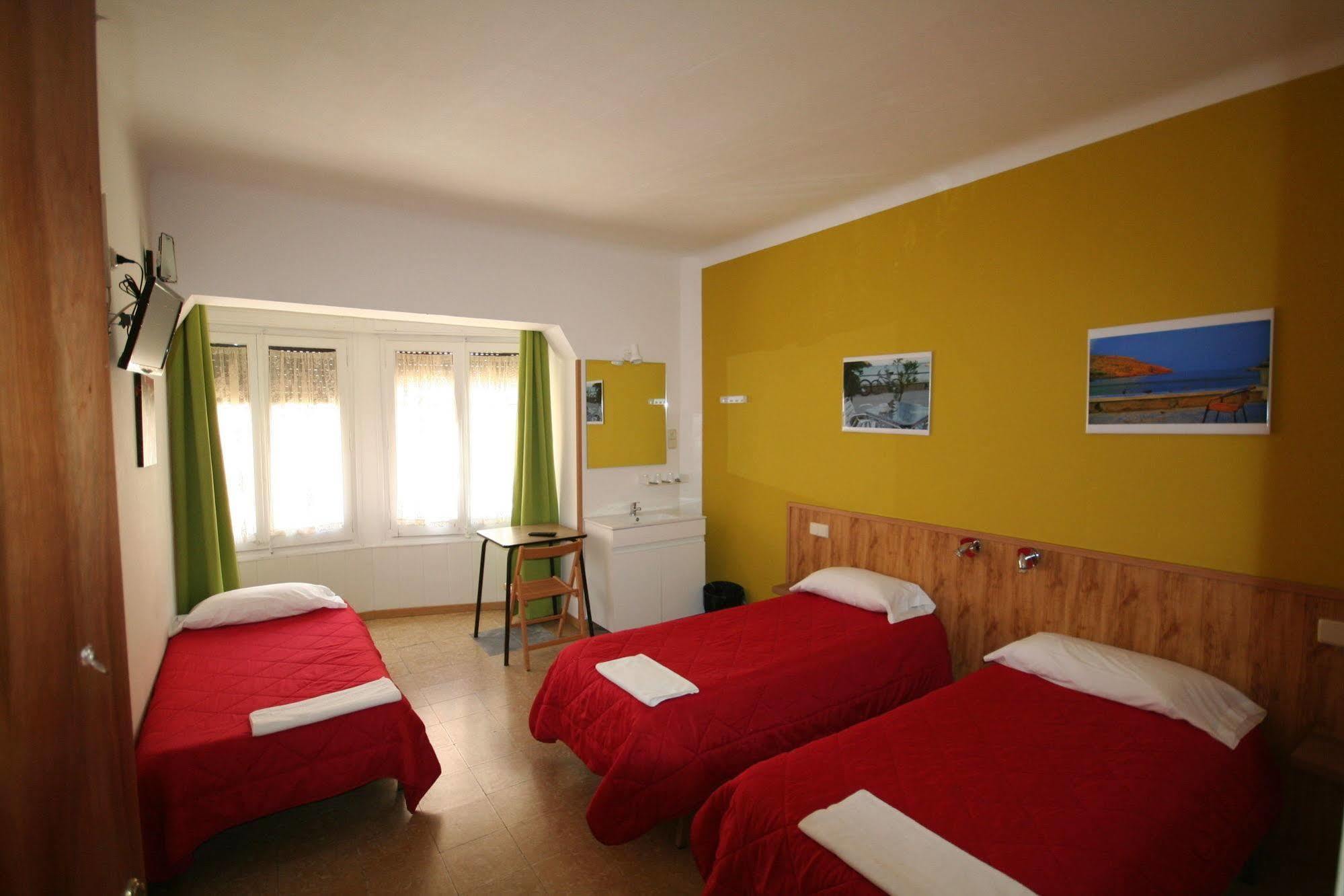 Hostal Juventus Портбоу Экстерьер фото